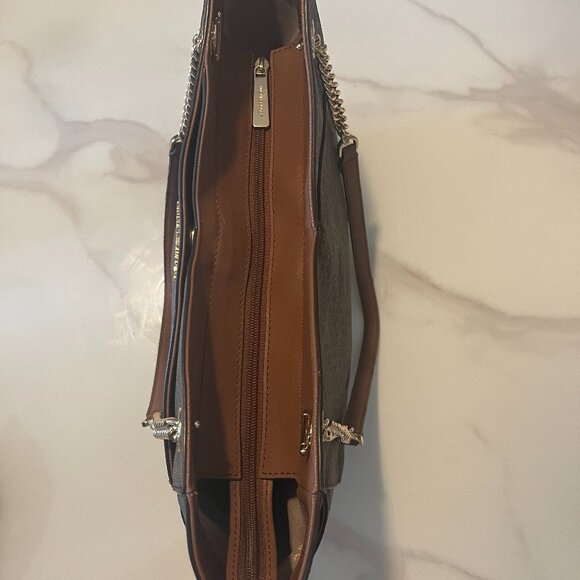 Michael Kors Jet Set Travel Large Chain Shoulder Tote - Picture 6 of 8